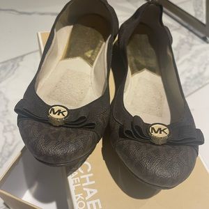MICHAEL KORS Dixie Ballet Flats MK Logo Brown Faux Leather Women’s Size 5.5M